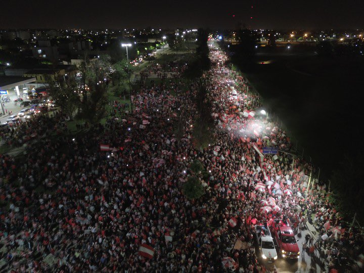 Hace 6 años atrás el hincha de Estudiantes terminó un partido en el estadio único y se fue caminando a reinaugurar el viejo y querido Estadio Jorge Luis Hirschi. Noche que quedará para siempre en la memoria del hincha y en la historia del club 🇦🇹