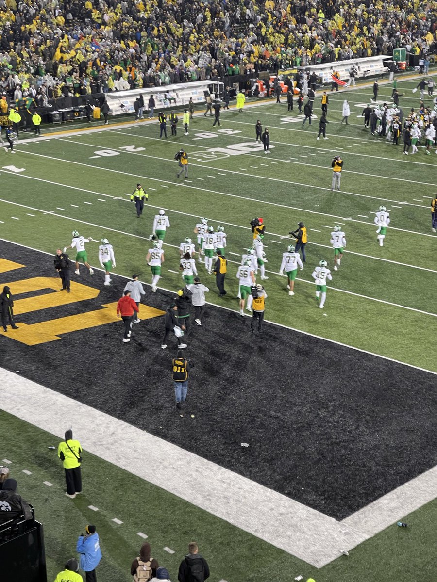 cdrtyler's tweet image. I thought this was a great game until the Oregon ducks players were completely classless and came over to our end zone to taunt the fans without provocation #oregonducks #classless