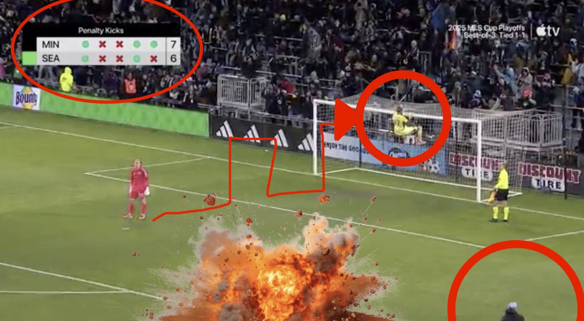 dlicps's tweet image. This is the type of photo you see in click bait football highlights on YouTube