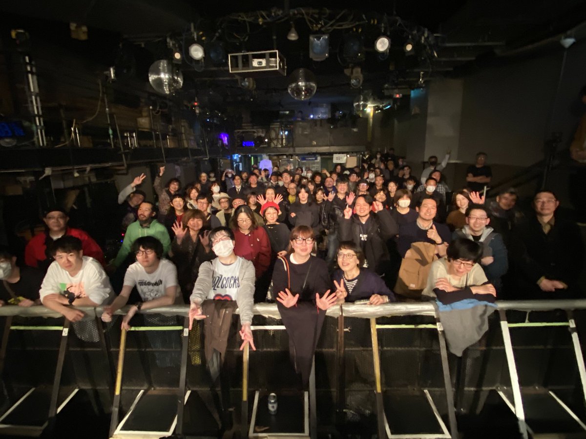 昨日のMica Flakes主催札幌イベントに来ていただいたお客様、共演バンド・DJの皆様、Bessie Hallスタッフの皆様、大変ありがとうございました。
おかげさまで大盛況に終わりました。
懐かしい人達にもたくさん会えて本当に楽しかったです。
またホームの札幌でライブやりたいです！