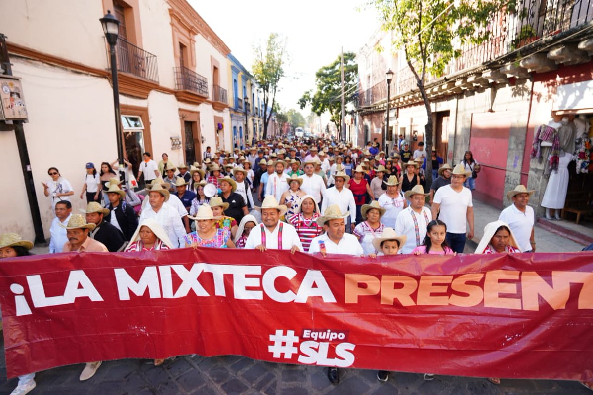 SergioLopez_S's tweet photo. Acompañamos a mis amigas y amigos Diputados integrantes de la LXVI Legislatura en el 1er Informe de Actividades Legislativas.

Mi reconocimiento al trabajo legislativo alcanzado a un año del inicio de la actual legislatura y de manera especial al Dip. @lopez_isra. https://t.co/hzAn8mSUzv