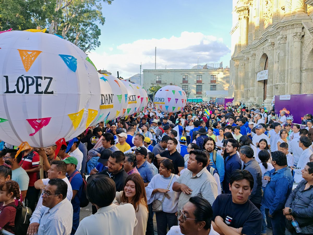 SergioLopez_S's tweet photo. Acompañamos a mis amigas y amigos Diputados integrantes de la LXVI Legislatura en el 1er Informe de Actividades Legislativas.

Mi reconocimiento al trabajo legislativo alcanzado a un año del inicio de la actual legislatura y de manera especial al Dip. @lopez_isra. https://t.co/hzAn8mSUzv