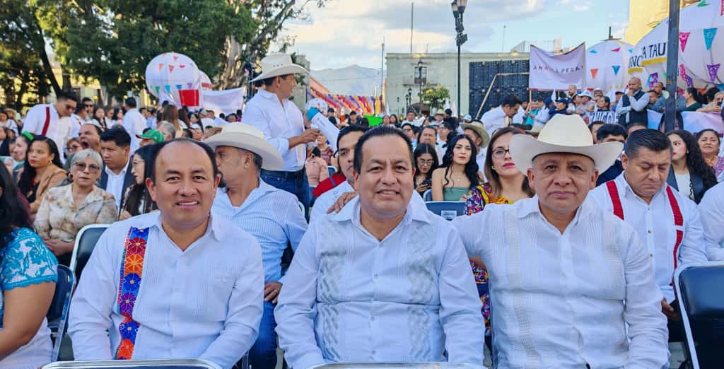 SergioLopez_S's tweet photo. Acompañamos a mis amigas y amigos Diputados integrantes de la LXVI Legislatura en el 1er Informe de Actividades Legislativas.

Mi reconocimiento al trabajo legislativo alcanzado a un año del inicio de la actual legislatura y de manera especial al Dip. @lopez_isra. https://t.co/hzAn8mSUzv
