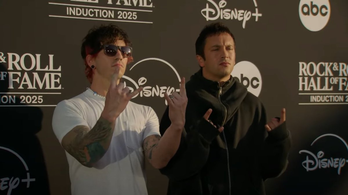 dmaorg_updates's tweet image. Tyler &amp;amp; Josh on the red carpet tonight!!