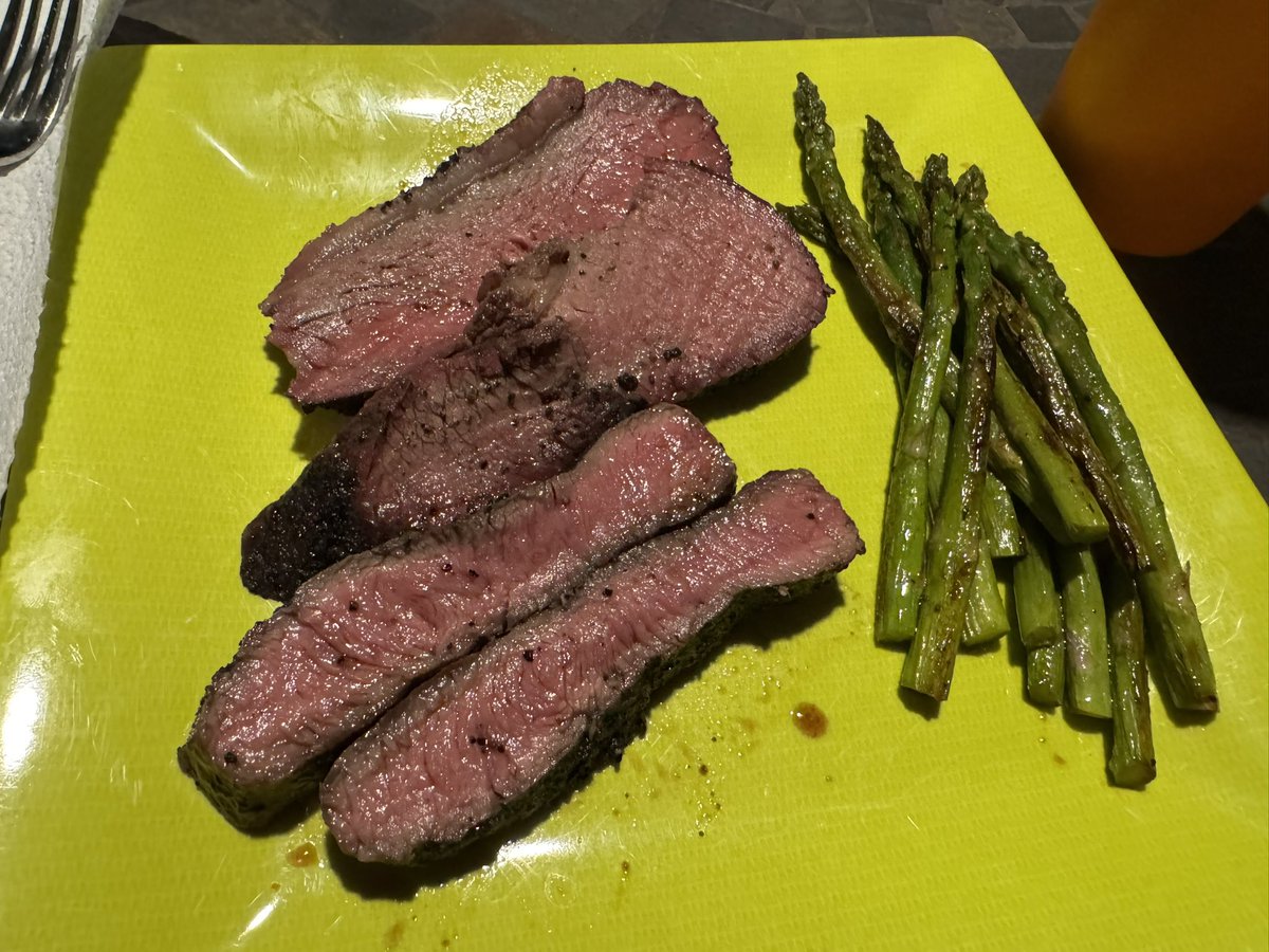 JDHolt23's tweet photo. Bye week dinner. No Vols=stress free night 😂. Flat iron and picanha turned out great. https://t.co/5PI5CWPgVM
