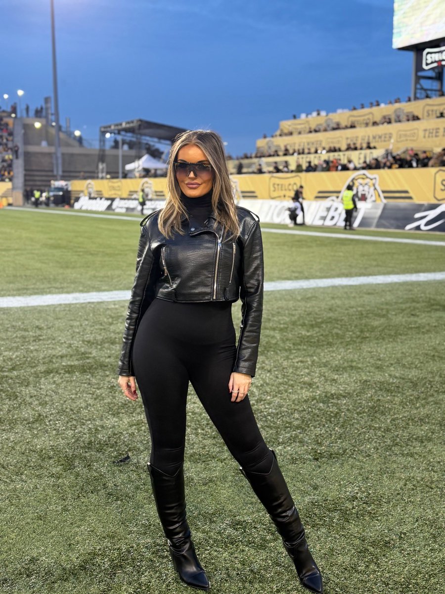 Emily Thompson tweet media