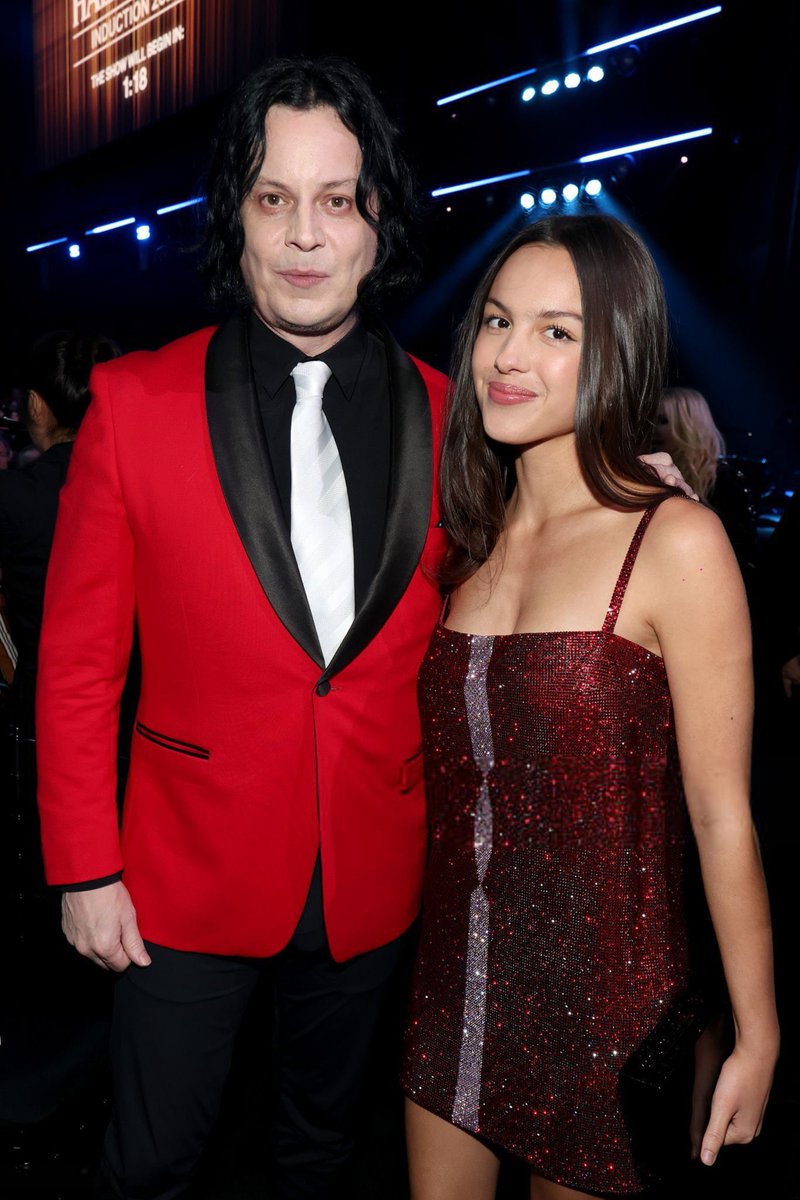 赤のキラキラドレスほんとに綺麗だった〜〜