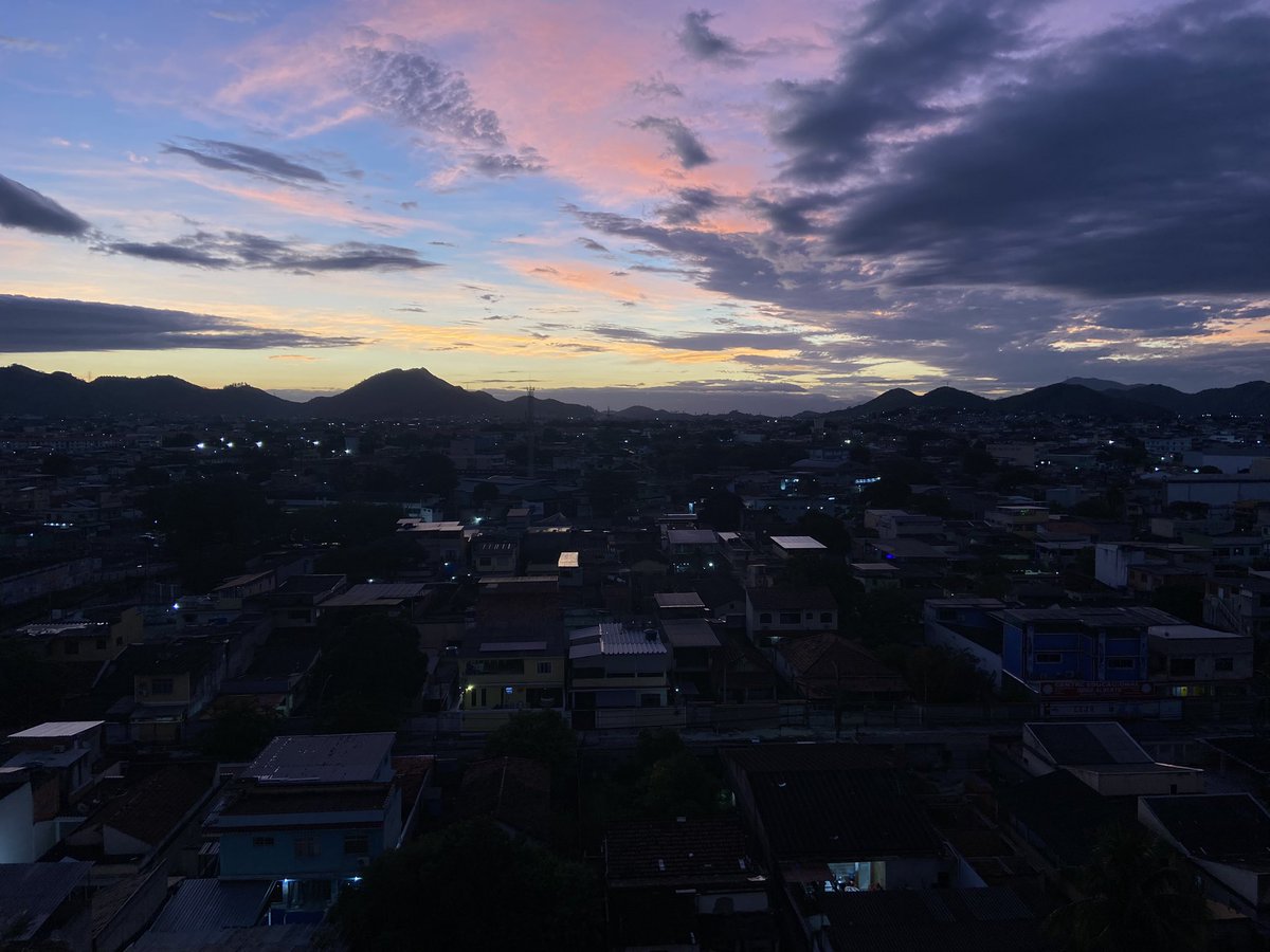 suapty's tweet image. o céu se supera todo dia.