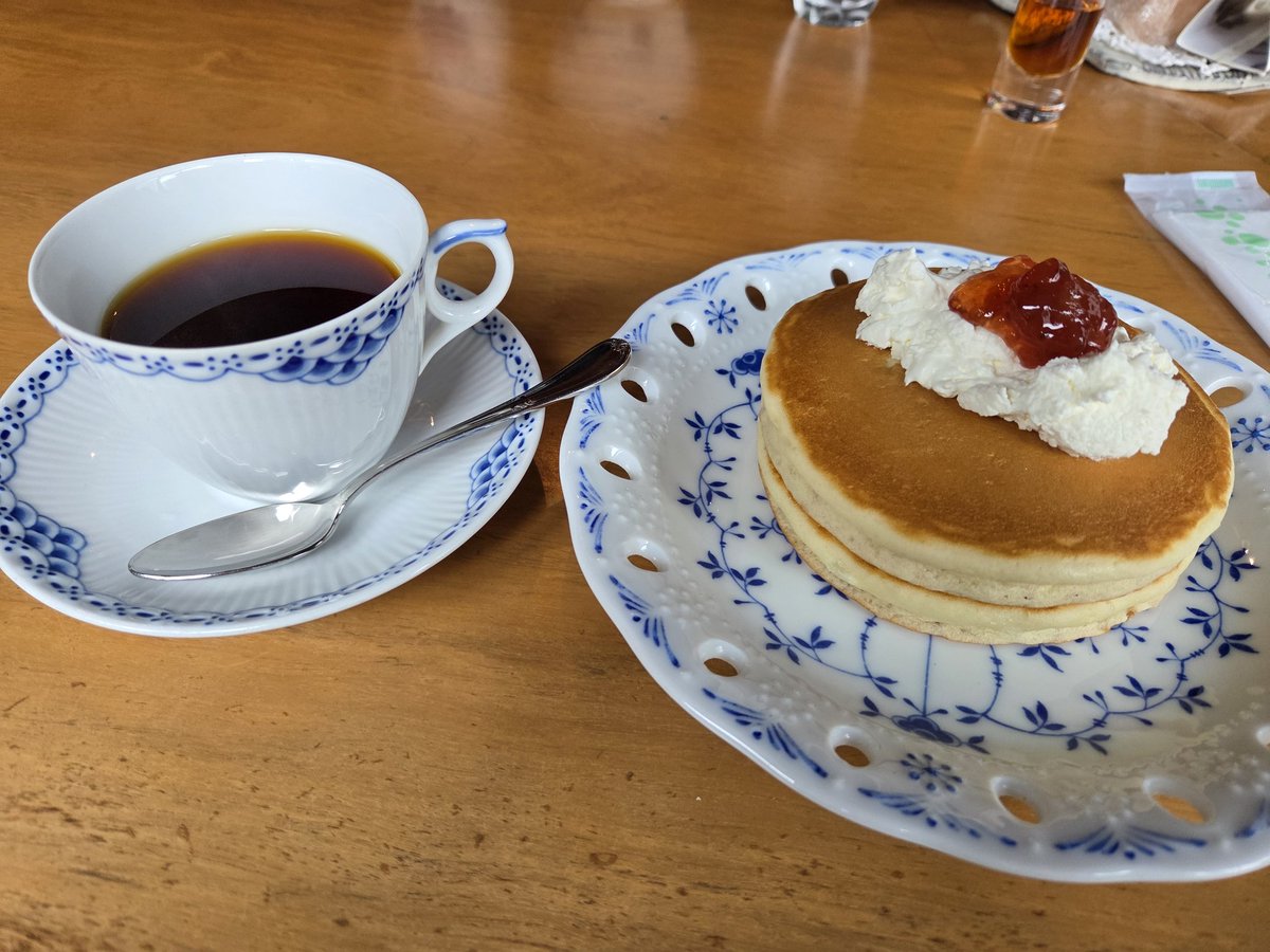 わたし、喫茶店巡りが趣味なんです〜！！(なおヤニが吸える店しか行かない)