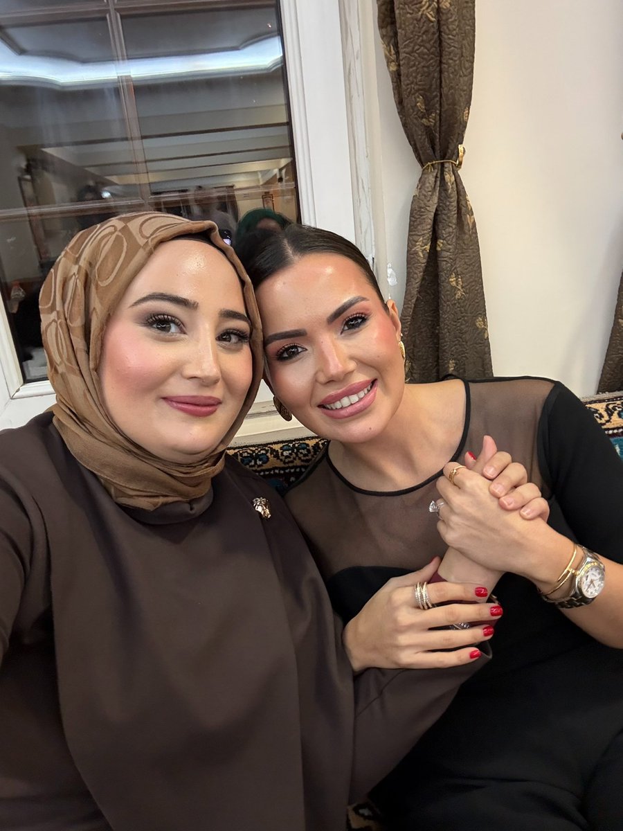 harikasevval's tweet photo. Kınanda yanında olmak, o heyecanı seninle paylaşmak ne güzel bir histi 🥹

Rabbim huzurla, mutlulukla dolu bir yuva nasip etsin 🤍

Seni çook seviyoruz ✨ https://t.co/DD8o77mImI