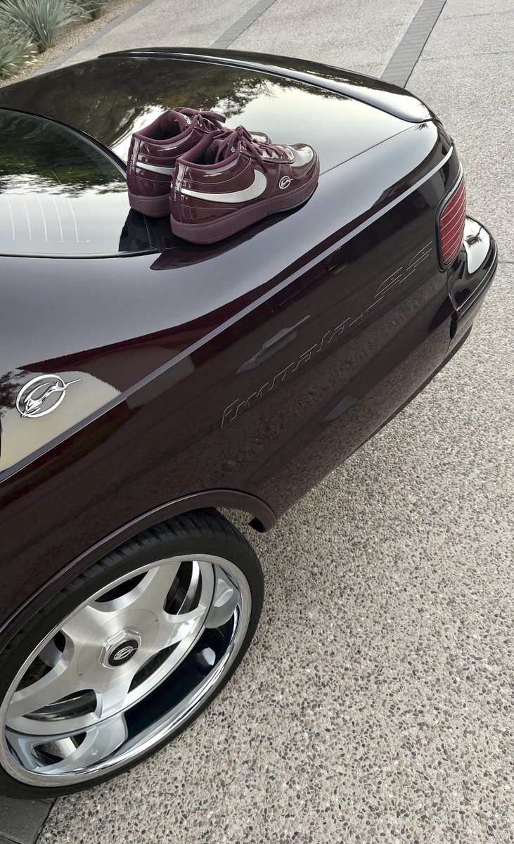 JustFreshKicks tweet picture
