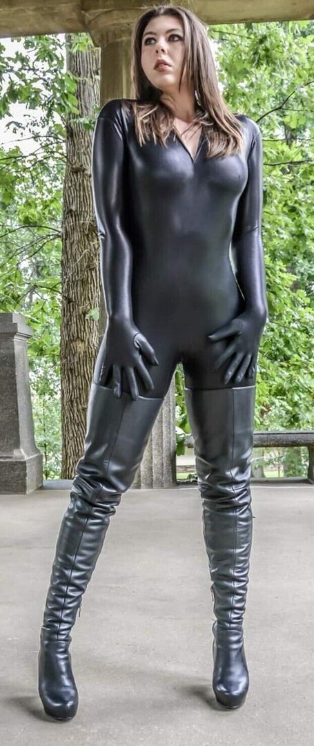 Like and retweet if you love these high heels! 
👠 luxuryshoesavings.com 👠 

#shoesaddict #HotHeels #SexyHeels #HighHeels