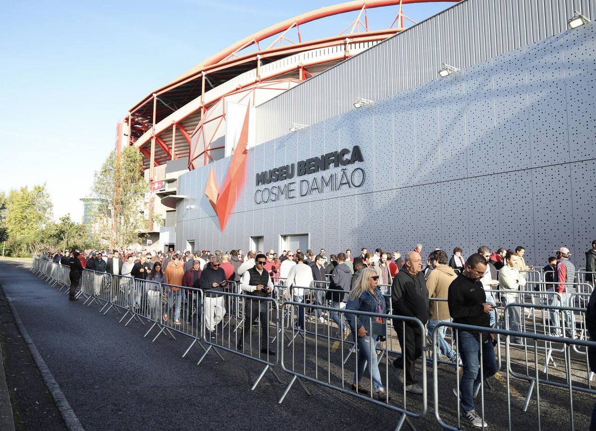 JNCsport's tweet photo. Resumo da noite: Um dos piores mandatos desportivos do SL Benfica no que diz respeito a títulos face ao nível de investimento vai ser validado e legitimado com uma percentagem brutal na maior votação de sempre do clube.

Nunca + me digam que os sócios do SL Benfica são exigentes! https://t.co/QrRpUC0i7h