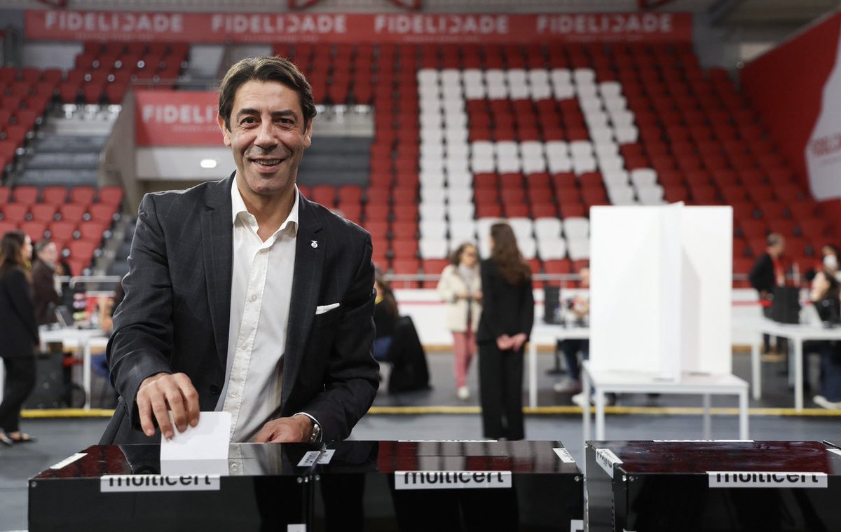 Resumo da noite: Um dos piores mandatos desportivos do SL Benfica no que diz respeito a títulos face ao nível de investimento vai ser validado e legitimado com uma percentagem brutal na maior votação de sempre do clube.

Nunca + me digam que os sócios do SL Benfica são exigentes!
