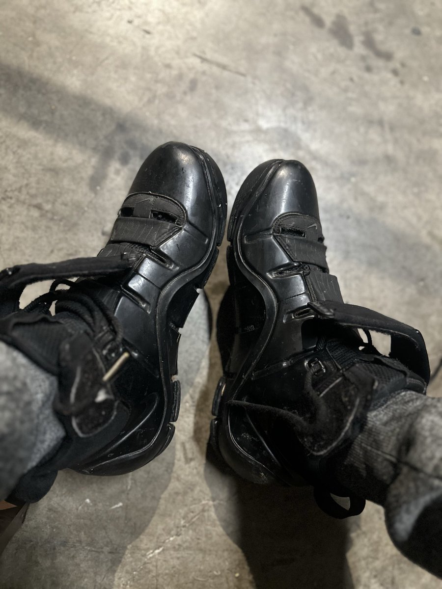 ARealFoxx's tweet image. Neck gimmick takin heat on me.
The comeback is silent but the discipline x work is on 10‼️ 1 deliberate step at a time. discipline is the hardest damn part. Went from all go to STOP. Sittin around more than ever feelin like a caged animal. 
But im 4ever UNBROKEN
#stepbystep 
🚀