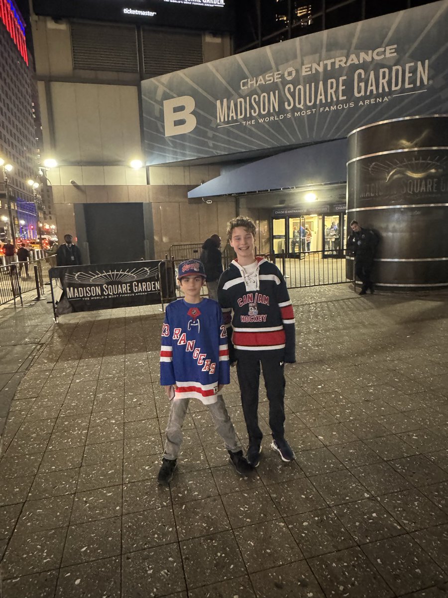 mtessler's tweet image. When your meet up with teammate before the @NYRangers game ! #lgr #nyr