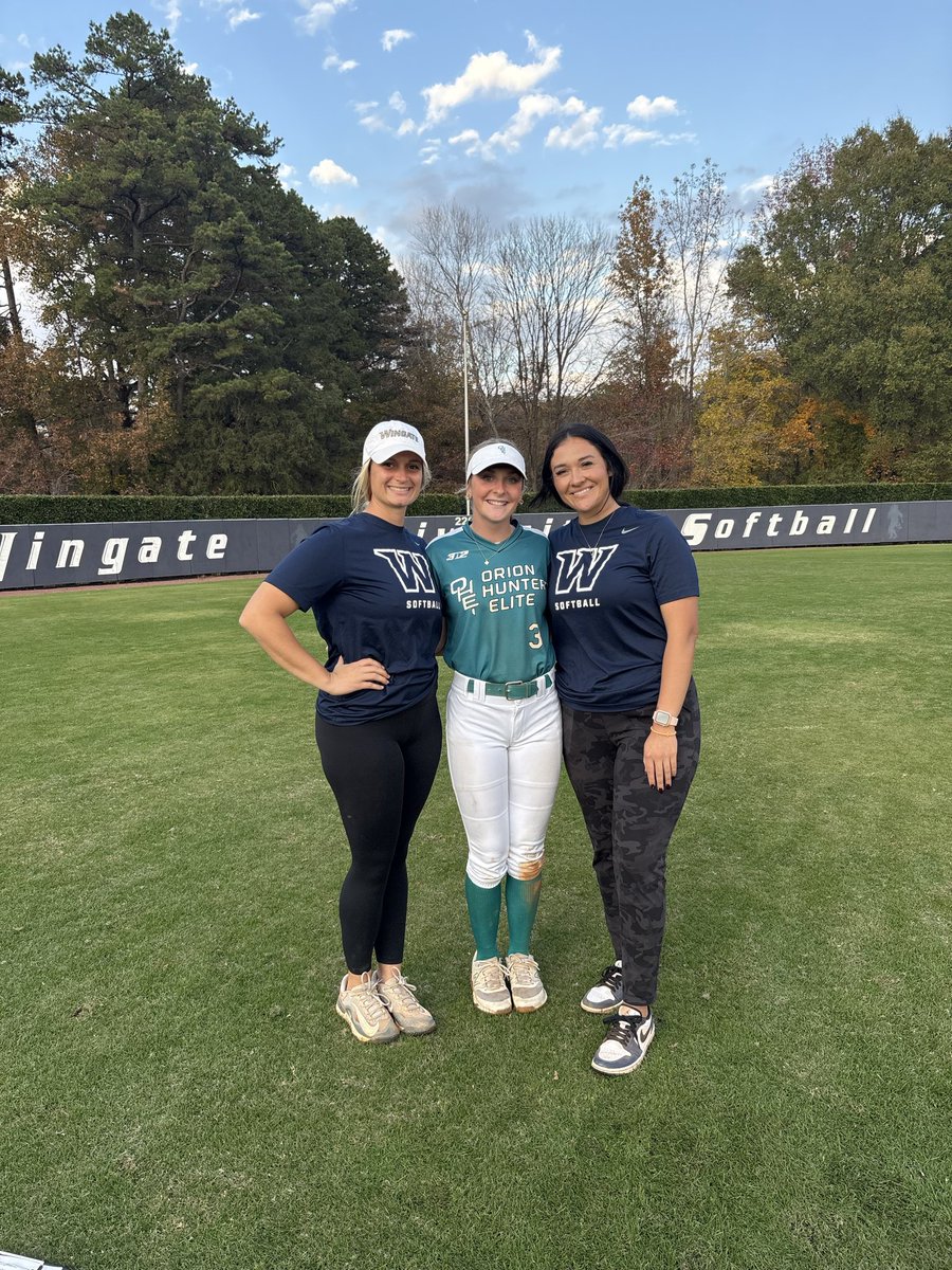 skylarcarter03's tweet photo. Got to spend the day at another great Wingate camp! It was a fun day filled with, hitting, fielding, lots of reps and a scrimmage! I had 2 great hits in the scrimmage as well as lots of balls hit to me in CF! Huge thank you to @makaylab_22 and Coach Syd for all the feedback and for a wonderful camp. GO DAWGS!! @WUSbulldogs @OHE18UNational @ohesoftball @SwingAngryLLC @lexass_1
