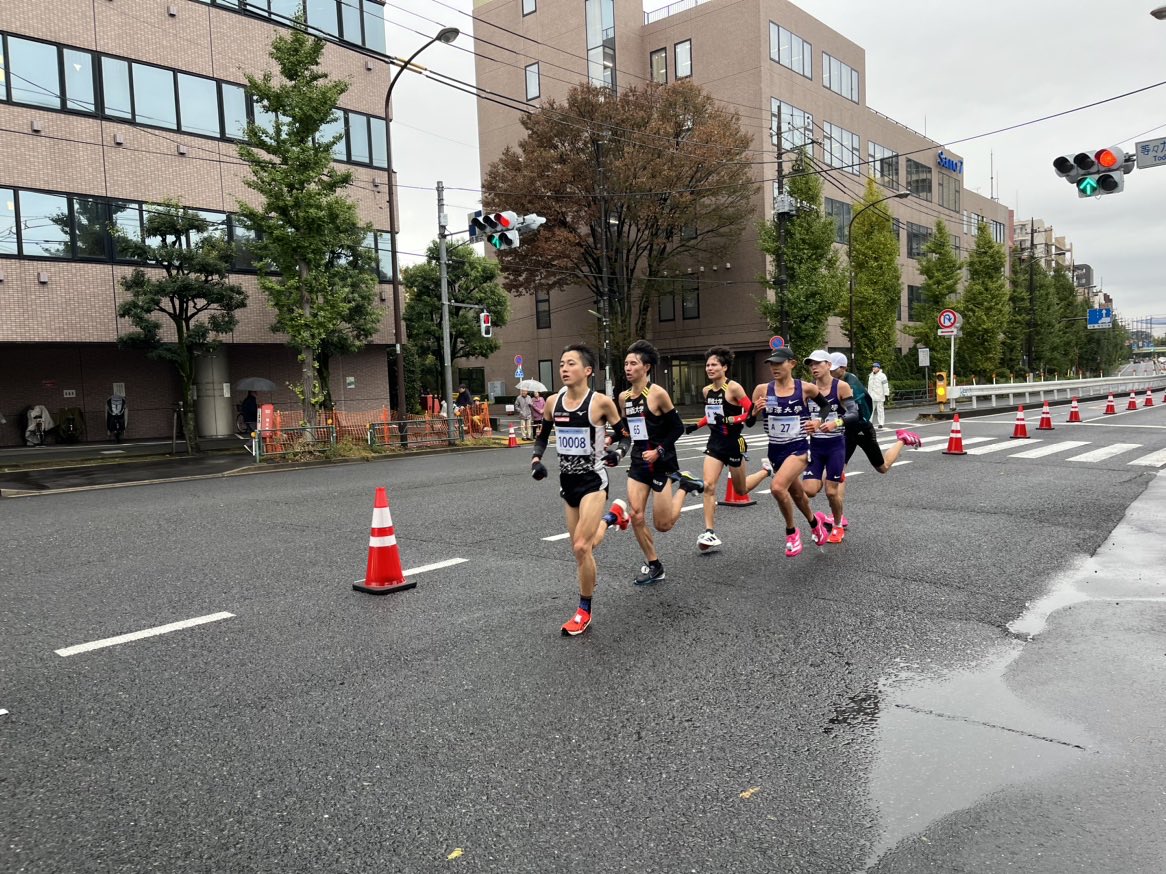 ＼第5関門！／
この先の坂道を登り切ったら、ゴールまではあと少し🏃！
頑張ってください!!
📌関門閉鎖時刻：10時16分
 
#setagaya246 #スポーツ #駒沢公園