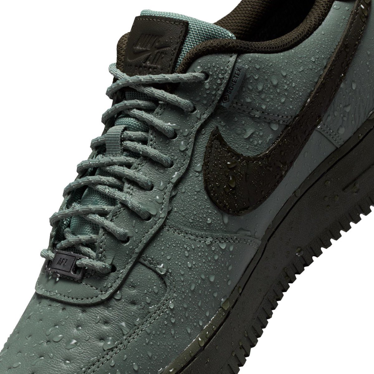GORE-TEXとVibramソール搭載の Nike Air Force 1 Low GTX Vibram “Clay