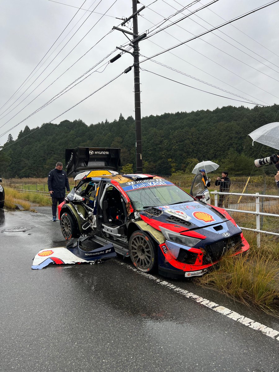 ⚠️ Adrien Fourmaux went off the road on Rally Japan SS15 and into trees, ripping the passenger door of his Hyundai i20 N clean off 😱

Crew OK ✅ But rally over with no door and timecard lost ❌