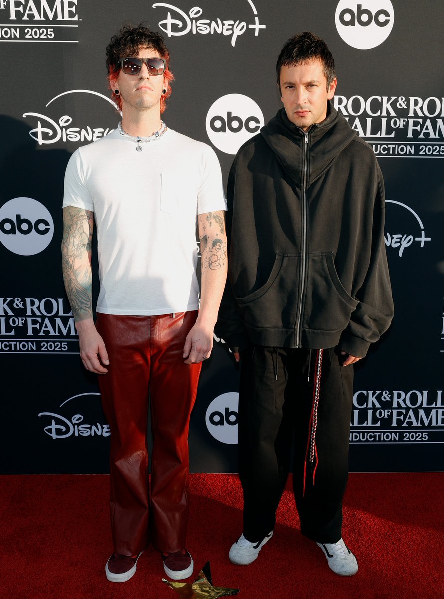 Gaby (Silent in the Trees) tweet media