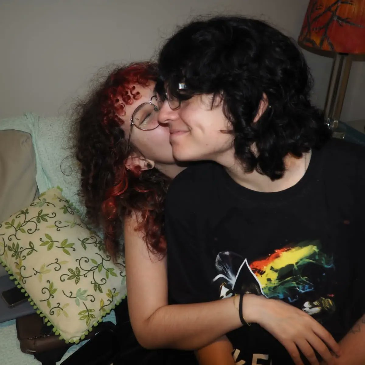 morcegoqueer's tweet image. quase 2 aninhos juntos :3