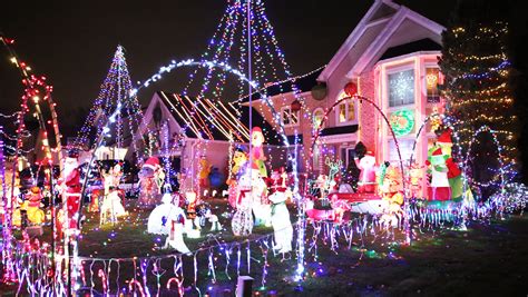 pawpaw_ray's tweet image. 🎄It is “Christmas Lights Day”🎄
Fun #kids ideas:
👉List 5 types of light-up #Christmas decorations!
👉Help someone put up #ChristmasDecorations!
👉Go for a ride with family to look at #ChristmasLights!

Fun #ParentingTips and #HomeSchool ideas about #ChristmasLightsDay