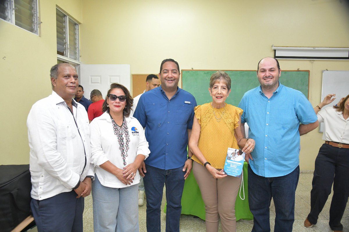 arturoheinsen's tweet image. Un día lleno de esperanza junto a @BennyMetz en la jornada “CONADIS para todos”: más de 600 personas con discapacidad recibieron atención médica gratuita. Gracias a quienes hicieron posible este acto de solidaridad. #PuertoPlata #CONADIS