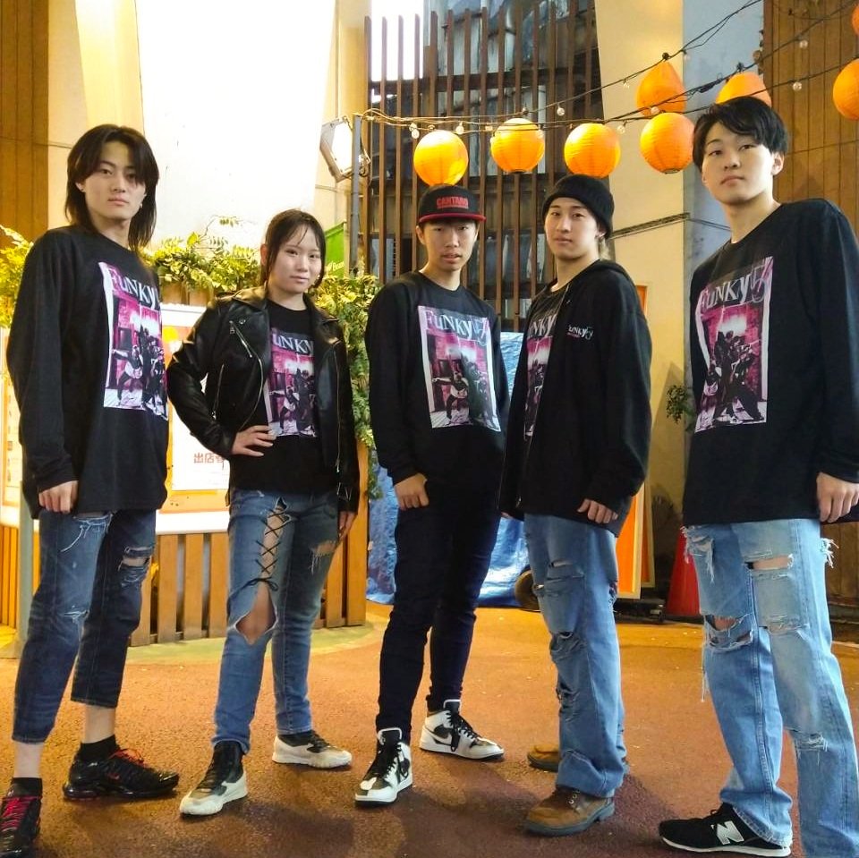 tsukasakids's tweet photo. ツカサキッズFUNKY5撮影完了🎬️
オリジナルのメンバー紹介曲がやっと完成しました🙌
思いがけなく撮影に協力してくれたTRESの皆様ありがとうございました♥️
公開はツカサキッズちゃんねるでカミングスーン!!!
#TRES
#ツカサキッズちゃんねる
#FUNKY5 https://t.co/IXWLQeKoqf
