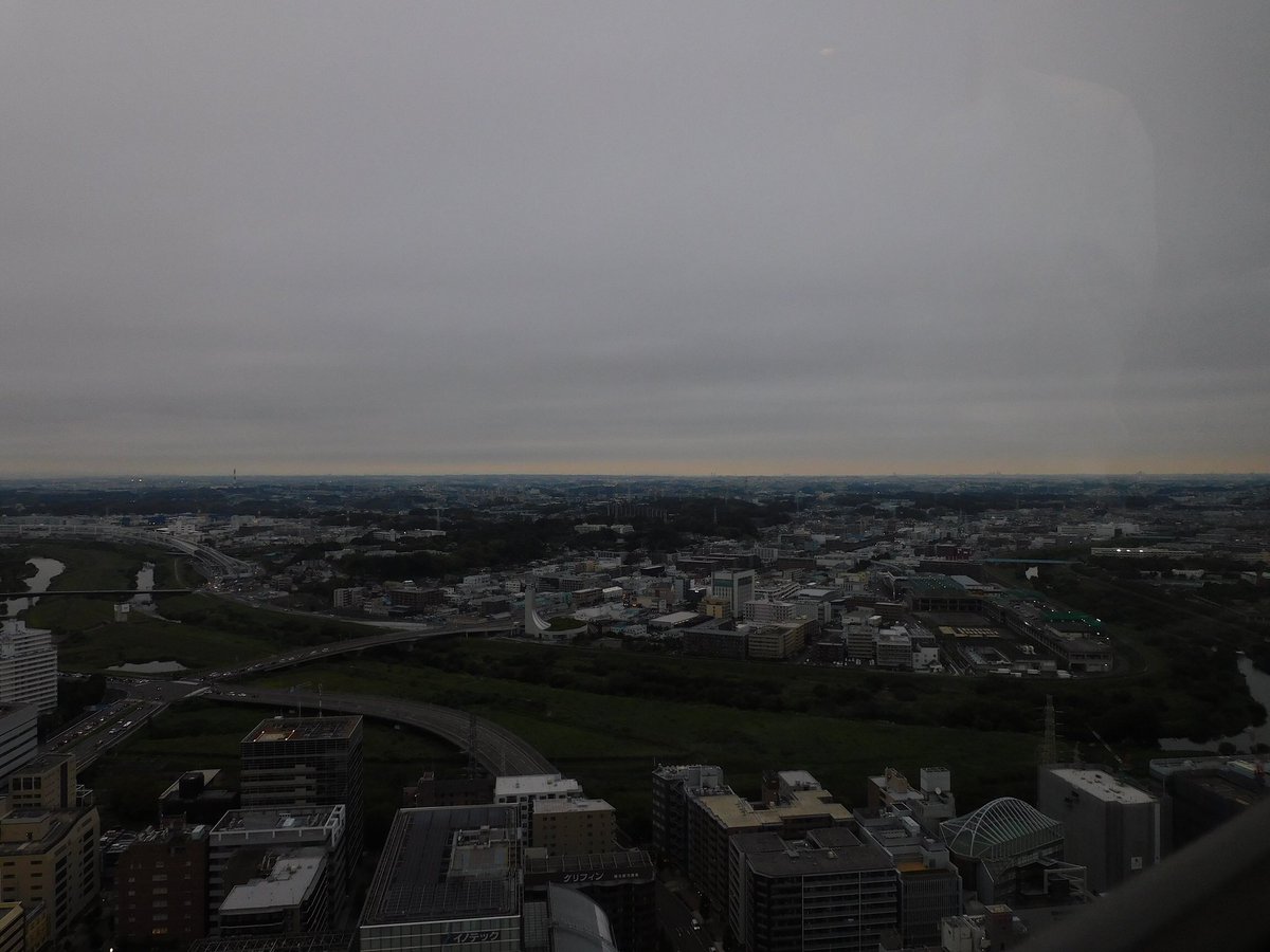 WARRIOTT8's tweet photo. 𝑷𝑨𝑳𝑨𝑪𝑬 𝑳𝑶𝑼𝑵𝑮𝑬.🏰🌇🌌

/ 新横浜 𝑳𝑶𝑼𝑵𝑮𝑬.☕️🏰🌇🌃

街がライトアップしていく𝑻𝑾𝑰𝑳𝑰𝑮𝑯𝑻 𝑯𝑶𝑼𝑹.🌇🌃✨

#YOKOHAMA #横浜市 #SHINYOKOHAMA #新横浜 #SHINYOKOHAMAPRINCEHOTEL #新横浜プリンスホテル #TOPOFYOKOHAMA #トップオブヨコハマ #NIGHTVIEW #夜景 https://t.co/dbPNFrfsjR