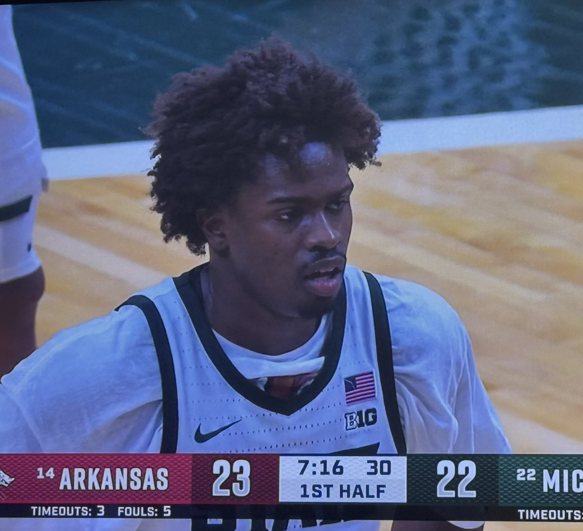 NCAABuzzerBters's tweet image. Is Coen Carr wearing a Graphic Tee under his jersey right now?🤨