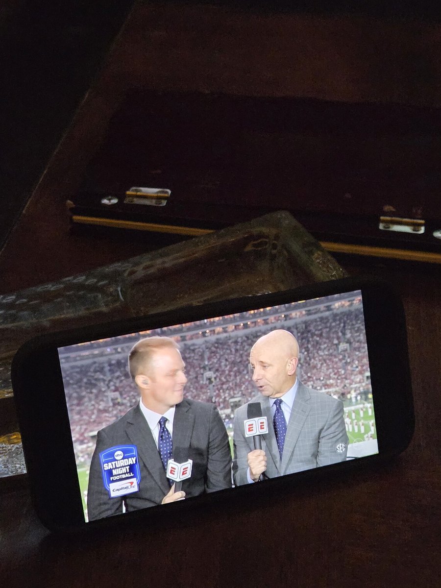 Sfreddy68's tweet photo. @barrier700 @YouTubeTV 100% agree. Fuck them both....I'm watching on my phone. https://t.co/tsWKKP5q5p