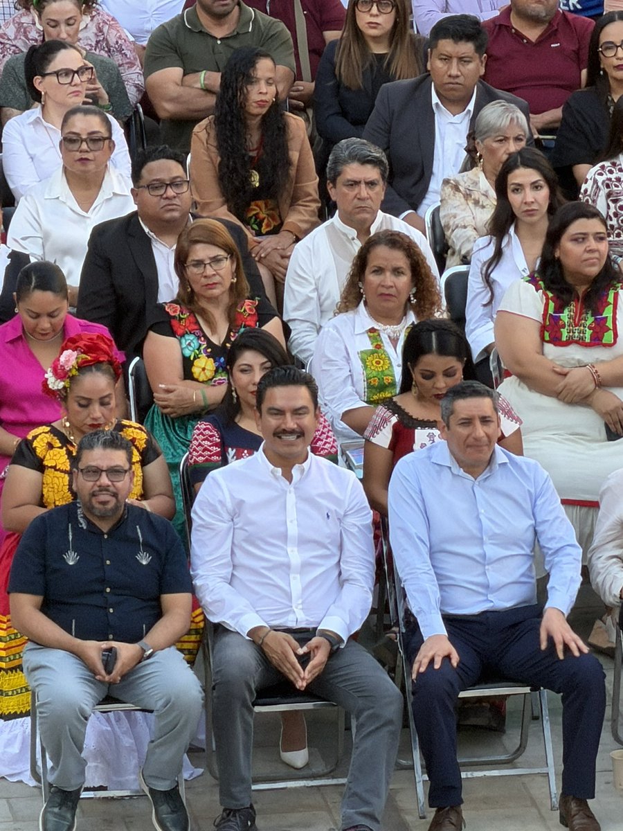 raychagoya's tweet photo. Asistí al 1er Informe Legislativo de las y los diputados del Grupo Parlamentario de Morena en la #LXVILegislatura del Congreso del Estado de #Oaxaca.

Felicito a las y los legisladores por su trabajo, compromiso y resultados en favor del pueblo oaxaqueño.
Su labor fortalece la transformación y reafirma que cuando se gobierna con principios, se legisla para el bienestar de todas y todos.