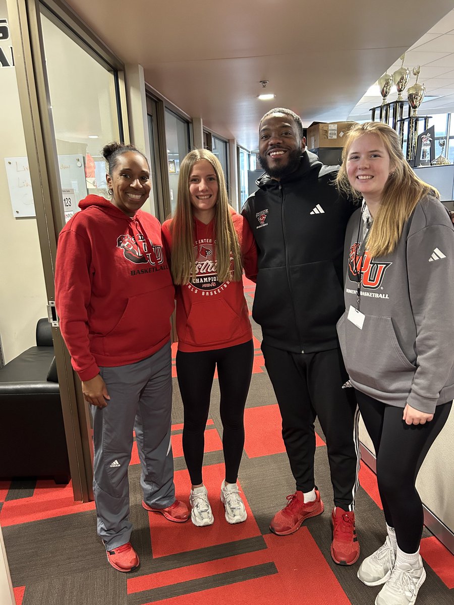 After a great visit with <a href="/DU_WBB/">Davenport Women's Basketball</a> I am honored to announce that I have received an offer to further my academic and athletic career! Thank you <a href="/CoachDom989/">Dom McBride</a> <a href="/DU_CoachSanders/">Shonda Sanders</a> and Coach Jordyn for having me out there today! <a href="/MIpremierbball/">Michigan Premier</a> <a href="/MPremier2727782/">MiPremier27</a> <a href="/MCGirlsHoops1/">MC Girls Hoops</a> <a href="/iamtwillis/">Coach Willis</a>