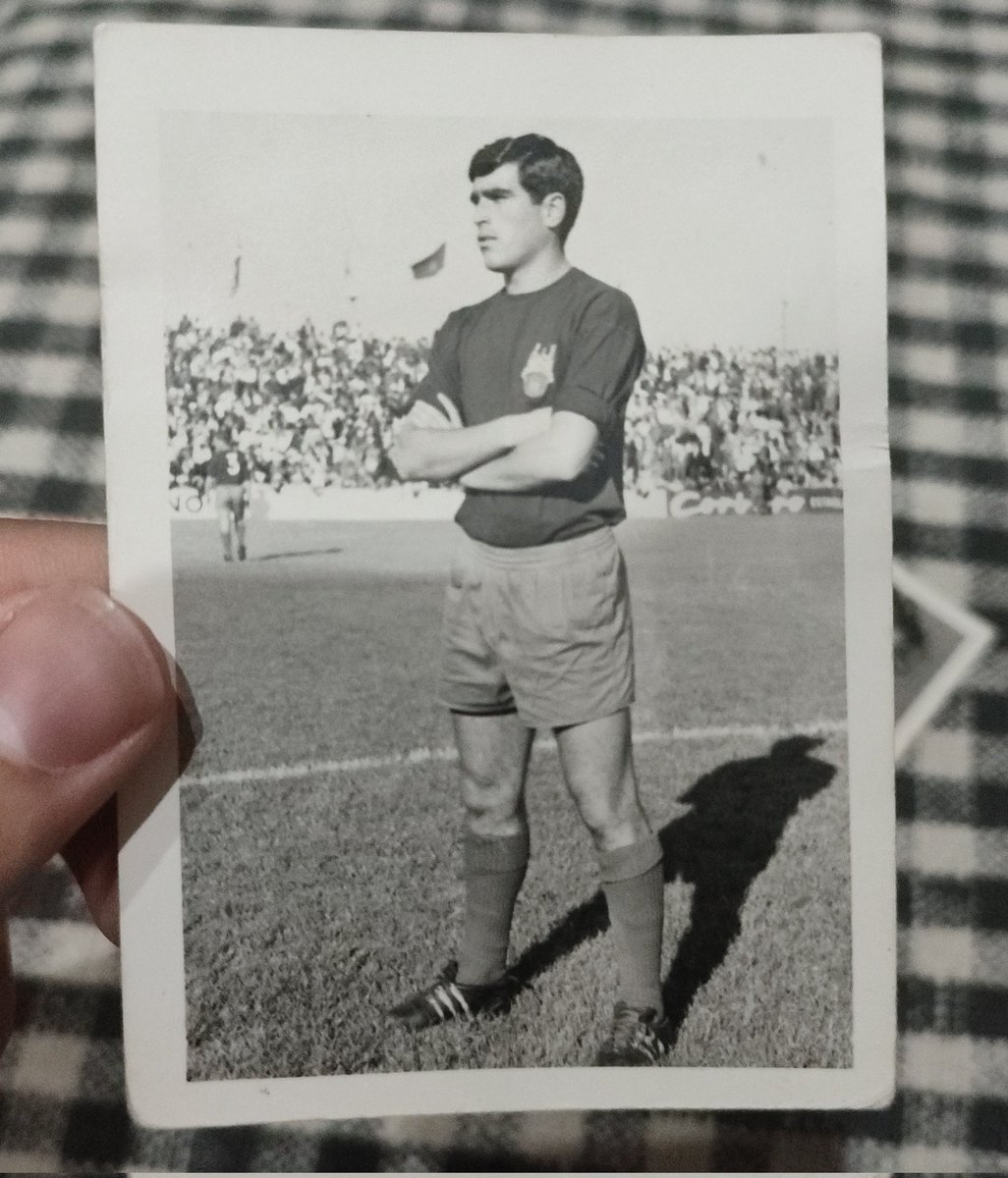 Marcoscucho08's tweet image. Acabo de atopar unhas fotos orixinais da época en que o meu avó Plaza xogaba no Pontevedra, na primeira e segunda división nos anos 60 e 70. Alguén o recoñece?
