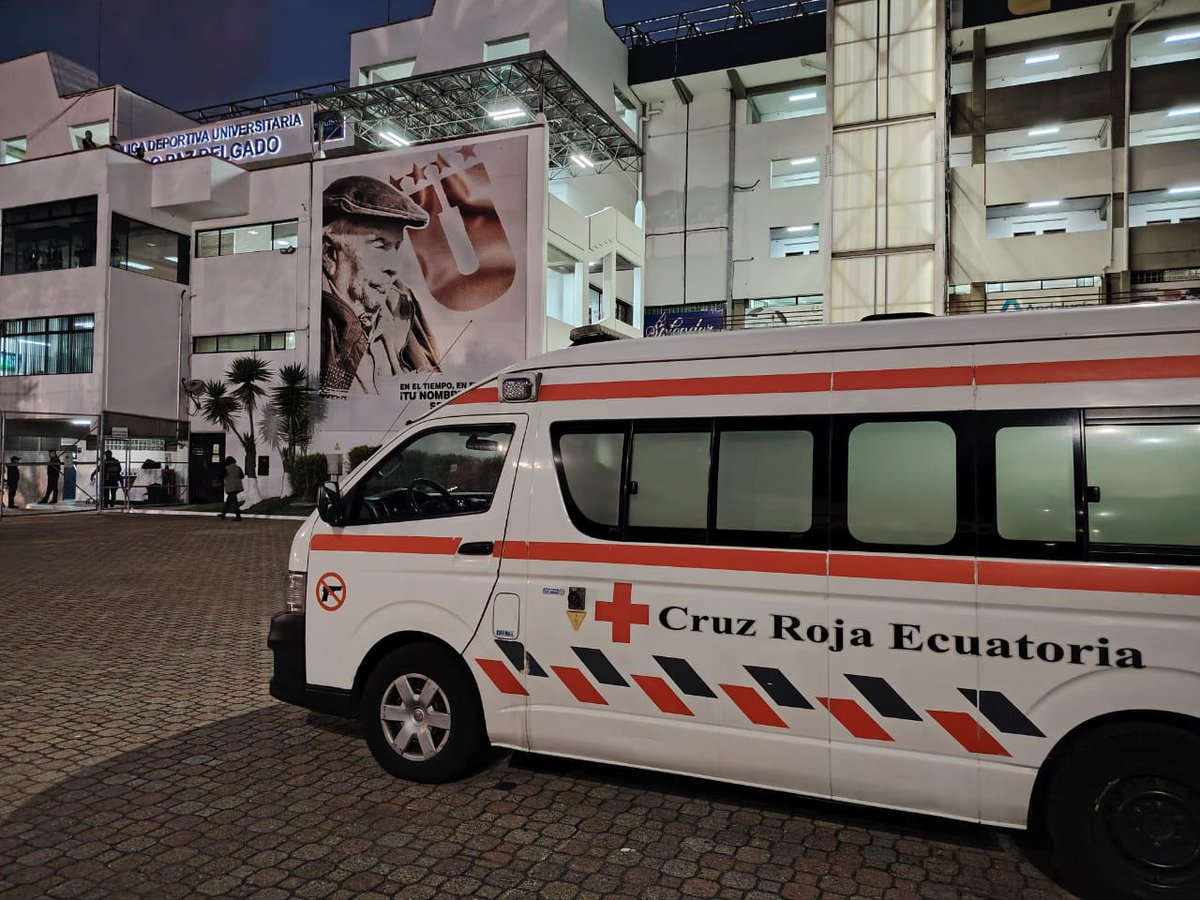 ¡Hoy se vive la pasión del fútbol ⚽🏃🏻 con #CruzRojaPichincha 💪🏻⛑! 

Nuestros equipos de respuesta 🙋🏻‍♀️🙋🏻‍♂️ están en el estadio Rodrigo Paz Delgado 🏟 para atender cualquier emergencia médica 🚑🚨 y ayudar a los jugadores y espectadores del partido <a href="/LDU_Oficial/">LDU Oficial</a> vs <a href="/LibertadFutbol/">Libertad Fútbol Club</a>