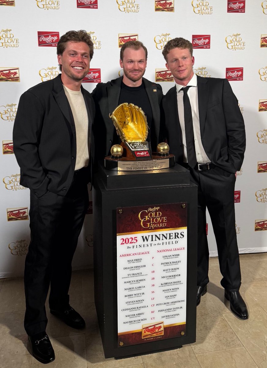 CubsZone's tweet image. Nico Hoerner, Ian Happ and Pete Crow-Armstrong at the Gold Glove award ceremony 🔥

(📸: juliemazur_ IG story)