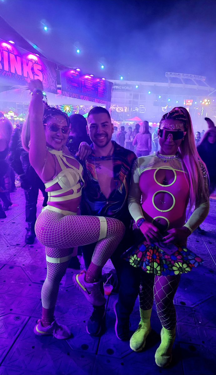 Codyjayartistry's tweet image. #EDC vibes ✨️