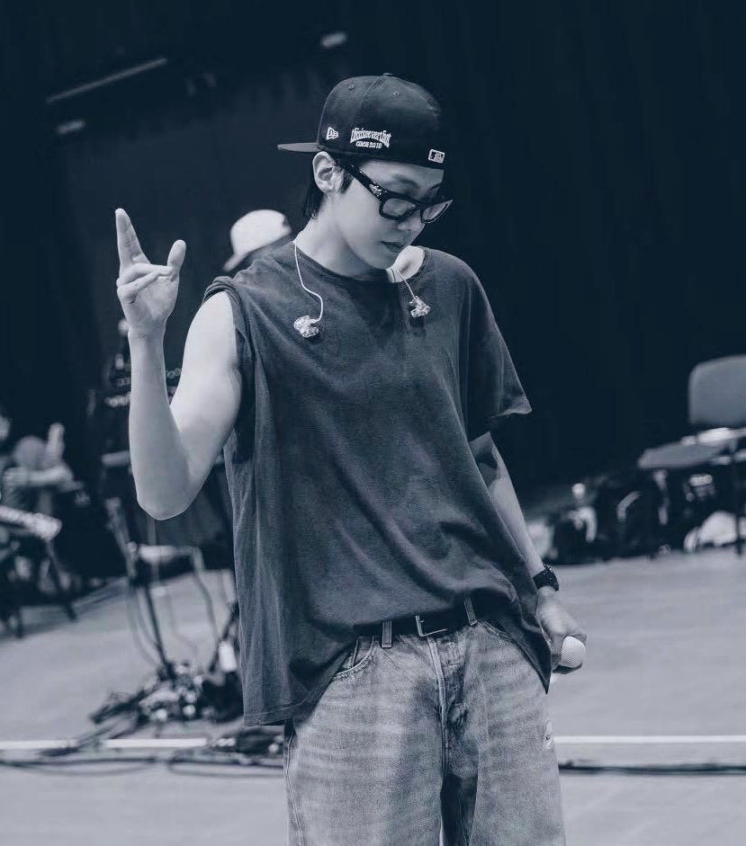 I’m voting #jhope  for the #2025MAMAVOTE