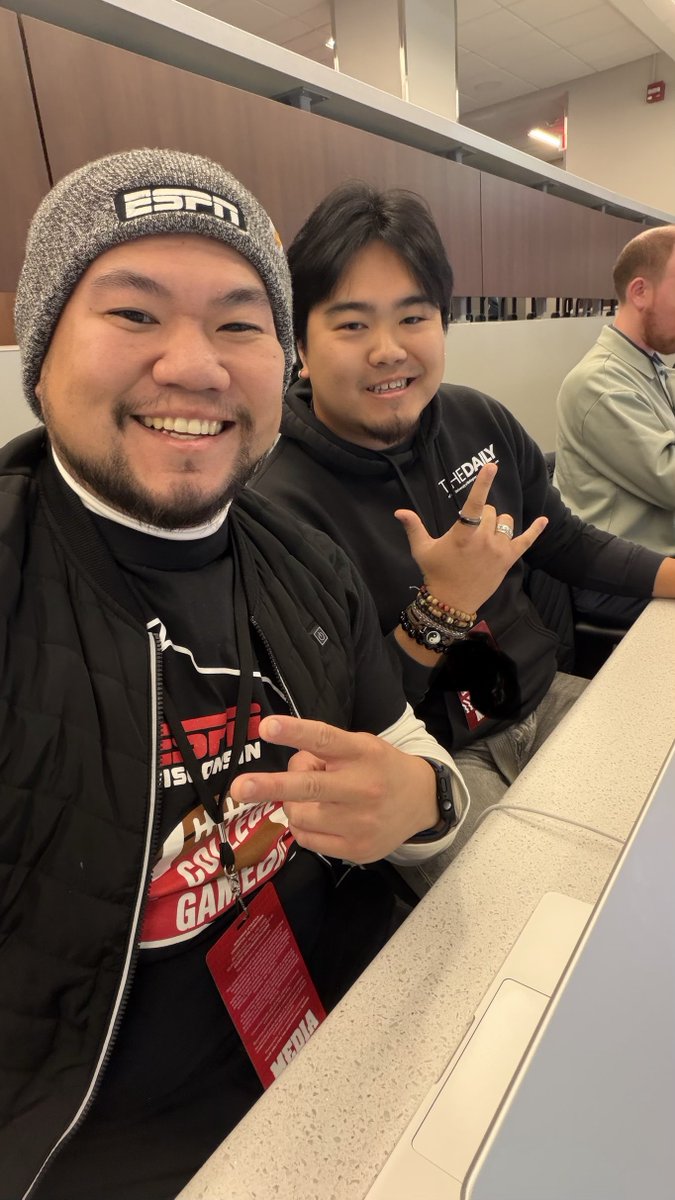 It’s been a fun one today sitting next to <a href="/ANYamashita/">Andy Yamashita | 山下伸幸</a>! 

Always good vibes when I’m in the press box with a fellow <a href="/AAJAsports/">AAJA Sports</a> homie!