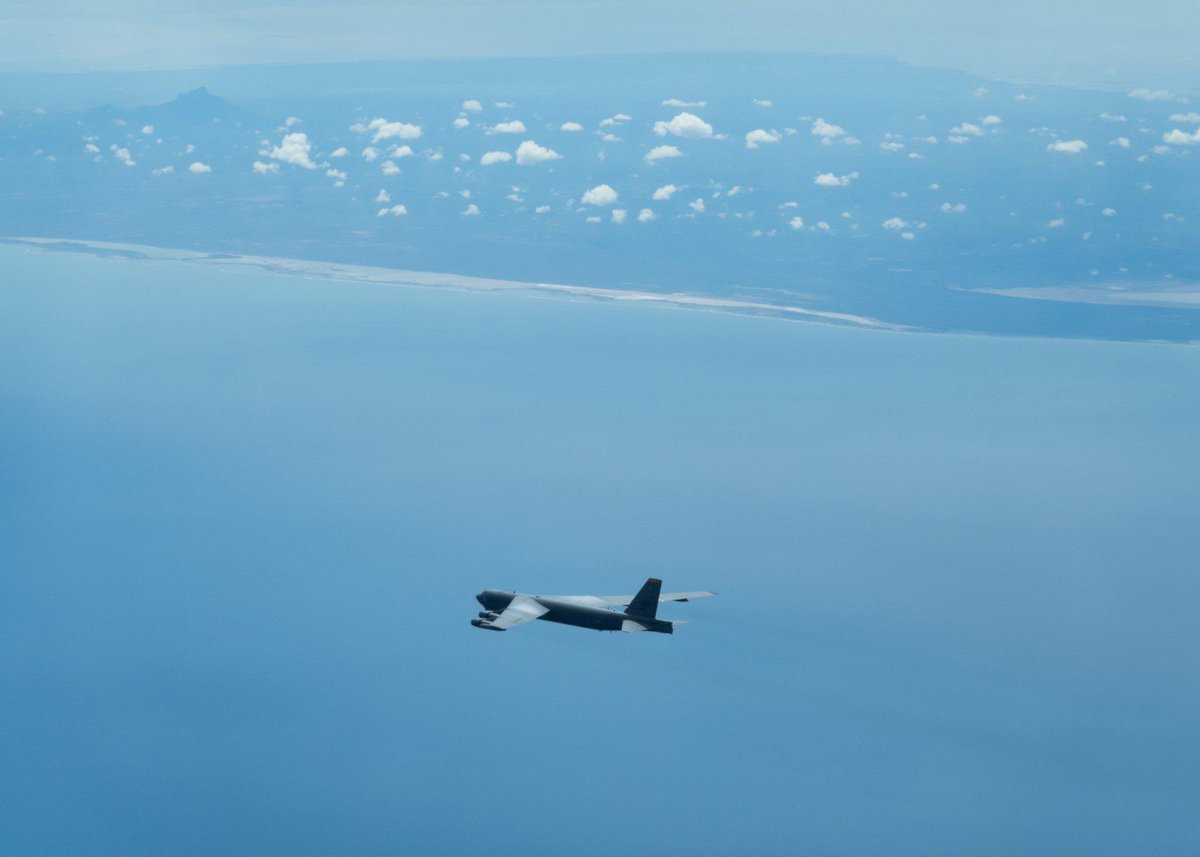 베네수엘라 인근 해역 기동중인 B-52 폭격기