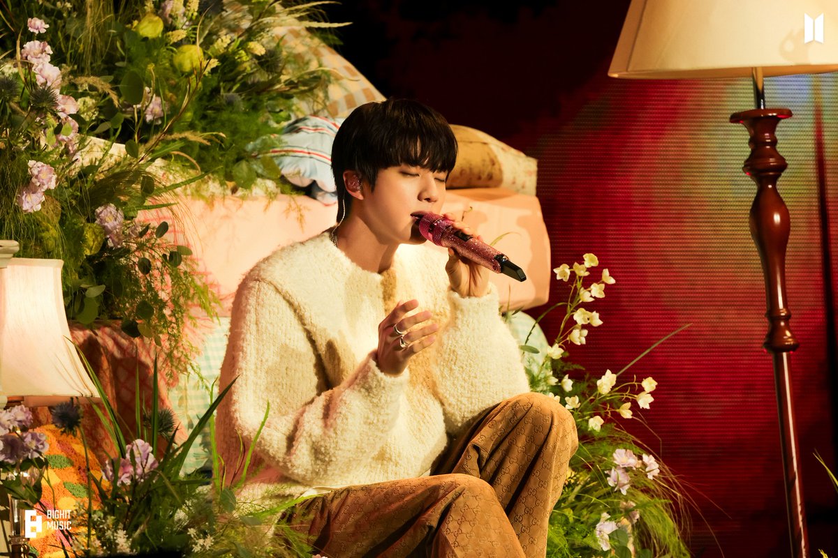 KyCe7too's tweet photo. I vote #JIN for #2025MAMAVOTE https://t.co/YxoWIwMuz4