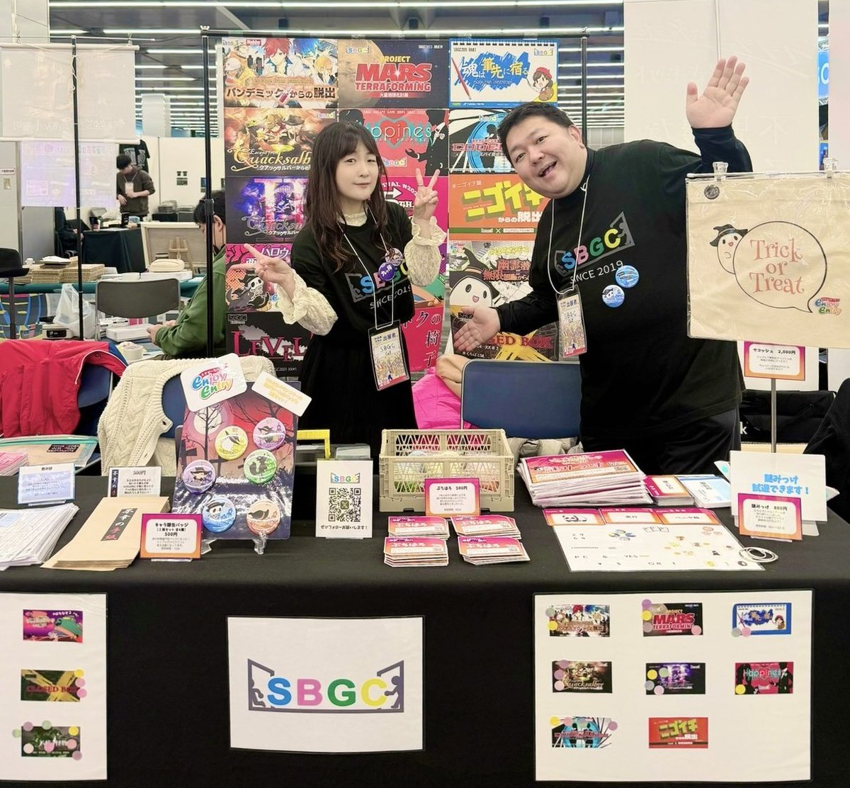 AkitsuInagaki's tweet image. 本日あいにくの雨ですが、会場は盛り上がってますよ～！
ワンコインで謎解き提供しております。
難易度やクオリティ考えたら、有り得ない価格だとおもいます(笑)

ただいま再演アンケート実施中！
アナタの一票が、公演に繋がりますよ～(o^^o)
#ナゾトキマーケット 
#SBGC