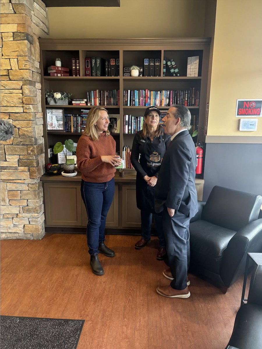 HillaryScholten's tweet image. I was thrilled to get to welcome @jamie_raskin to Grand Rapids for a town hall about the future of our democracy and to show him a little bit of West Michigan!

We’re going to retake the majority in 2026, and we’re going to do it through Michigan. #MajoritiesareMadeinMichigan