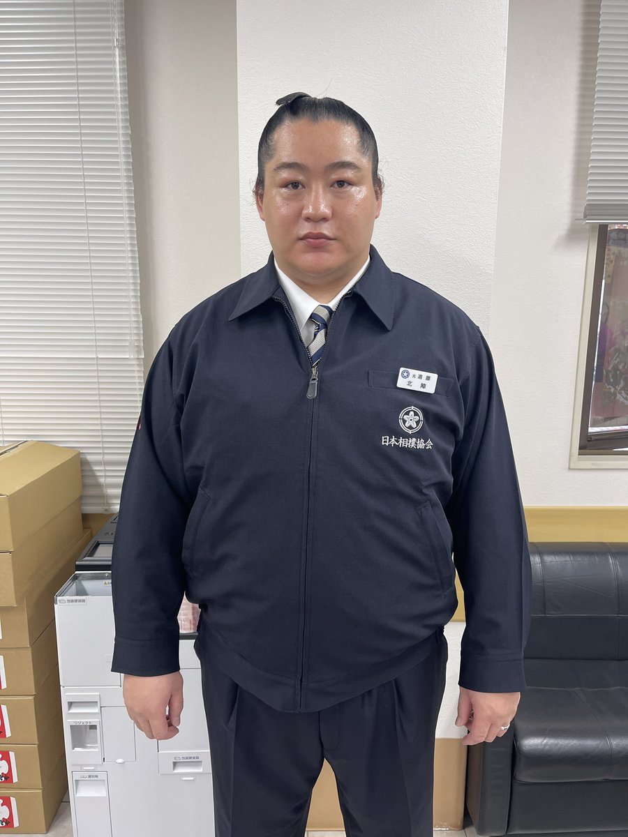 sumokyokai's tweet image. ＜九州場所　初日の様子＞
引退後、親方として本日初業務。
元 遠藤の北陣親方。

#sumo #相撲 #十一月場所 ＃九州場所
