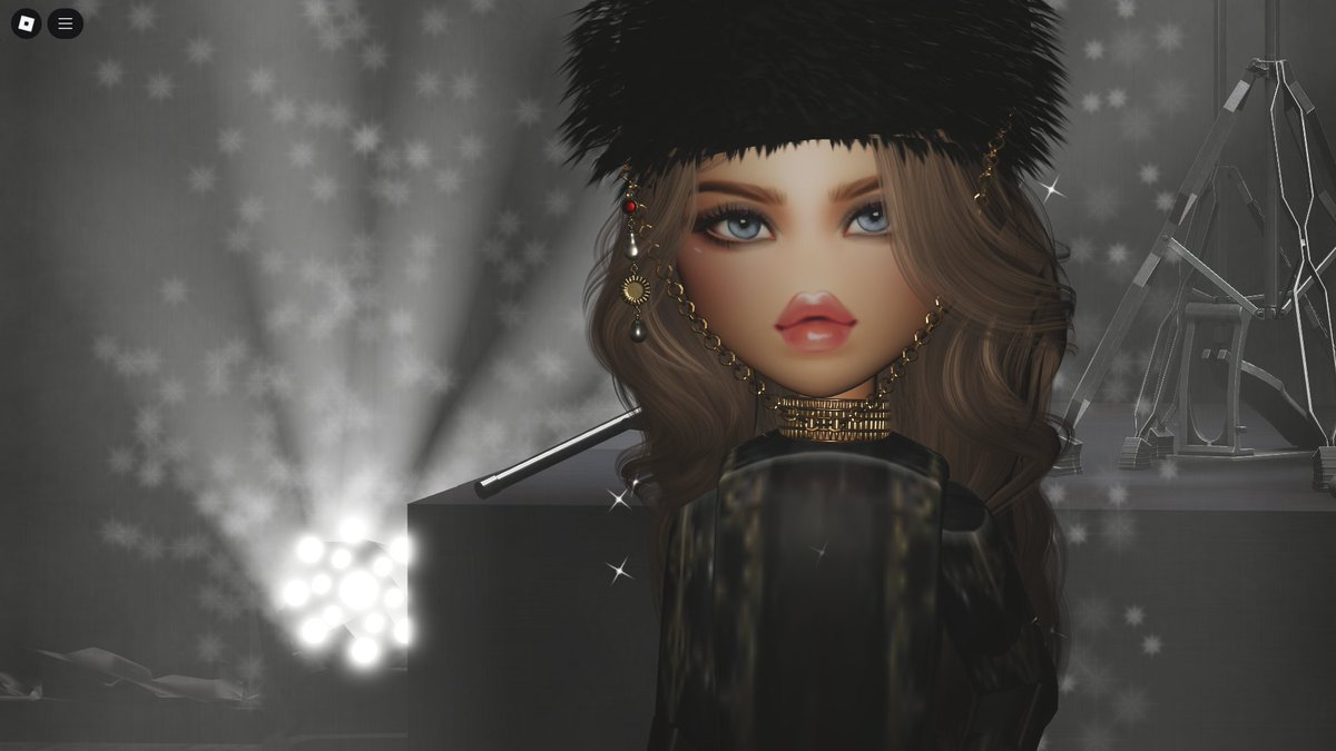 my runway debut thank u cléo <3 #CléoS2 #ViperousofanIcon