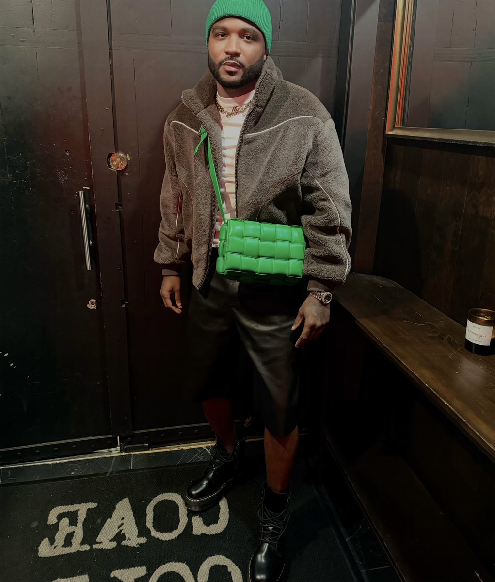 rellsart's tweet photo. Stayin on my “GRIND” so i can flex when it’s time https://t.co/jF3VOoAUZr