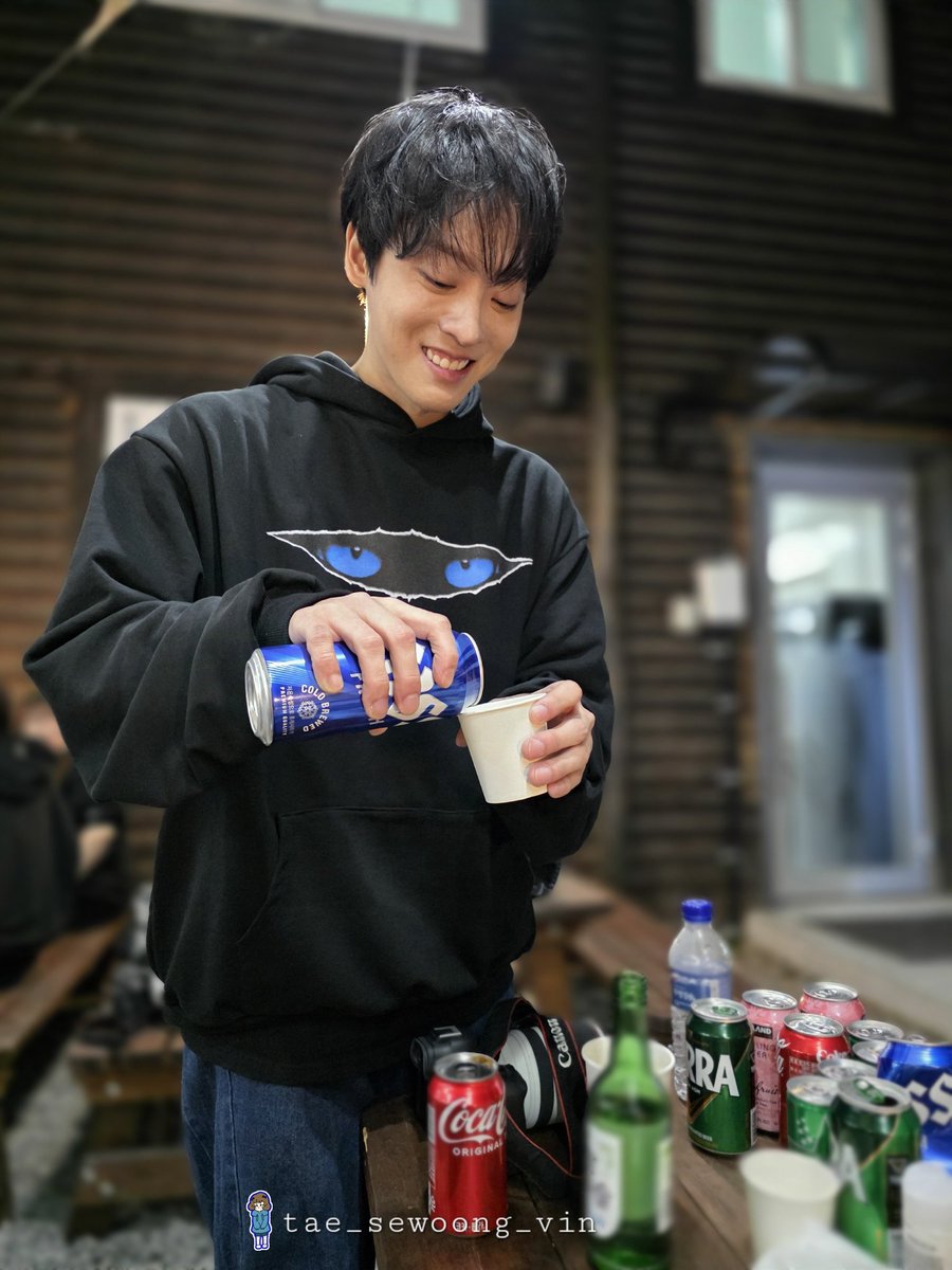 251108 탭초마을 야유회 

신입생 환영회 온 과대느낌🙊💙

내가 언제 최애가 따라주는 술을 마셔볼 수 있겠어!!
술찌지만 과음했다!!ㅎㅎㅎ