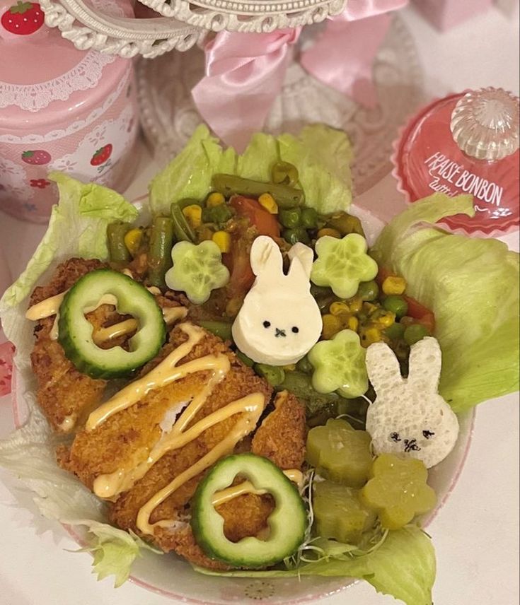 MainInvincible's tweet image. 〝 Cooked up some food, been busy with hero work lately so it was relaxing to cook after not doing so for a while. Really enjoyed making the bunnies and shapes!〞