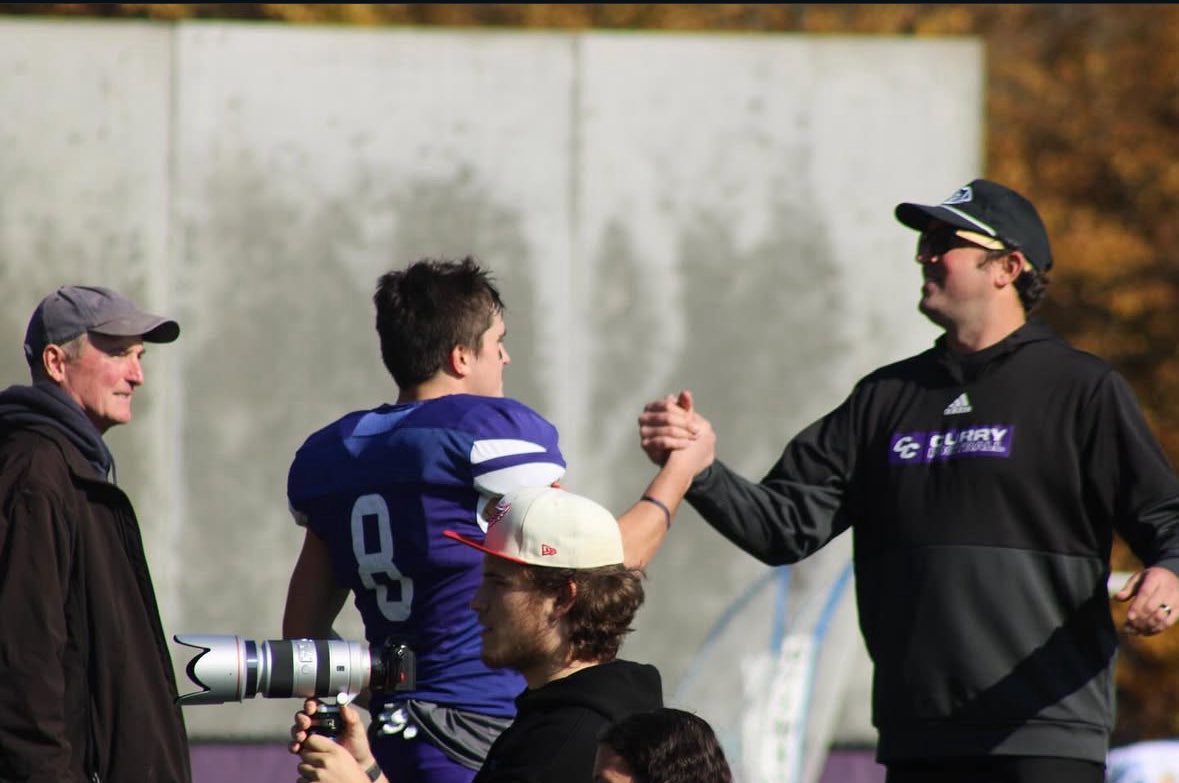 QSully1's tweet image. Find
✅ Coaches who value you as a player and not a number  
✅ Coaches who know your family
✅ Coaches who want to see you fulfill your dream 
✅ Coaches who push you to your max
✅ Coaches who want to win

Recruits your home is at CC 
@CoachTParsons &amp;amp; @Pippin_McKinley